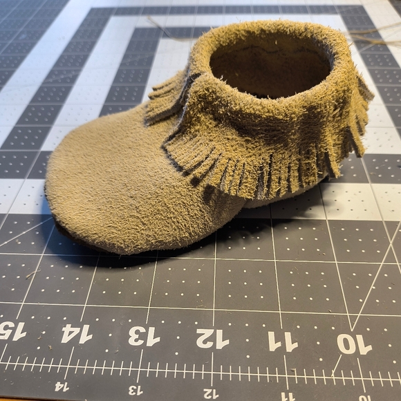 Custom made toddler suede elk moccasin - Picture 4 of 4